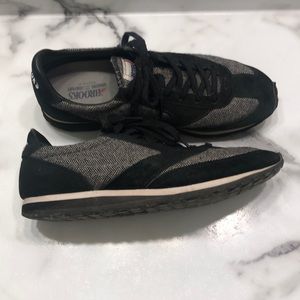 Brooks chariot sneakers